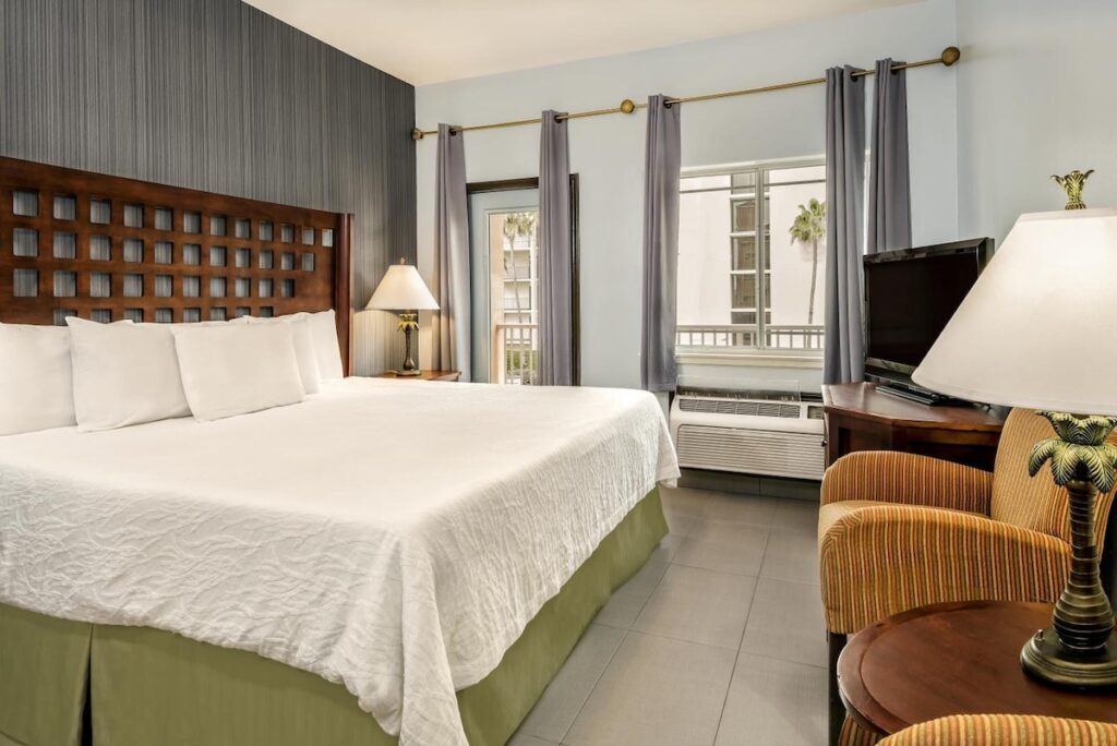 La Copa Inn Beach Hotel - Image 3