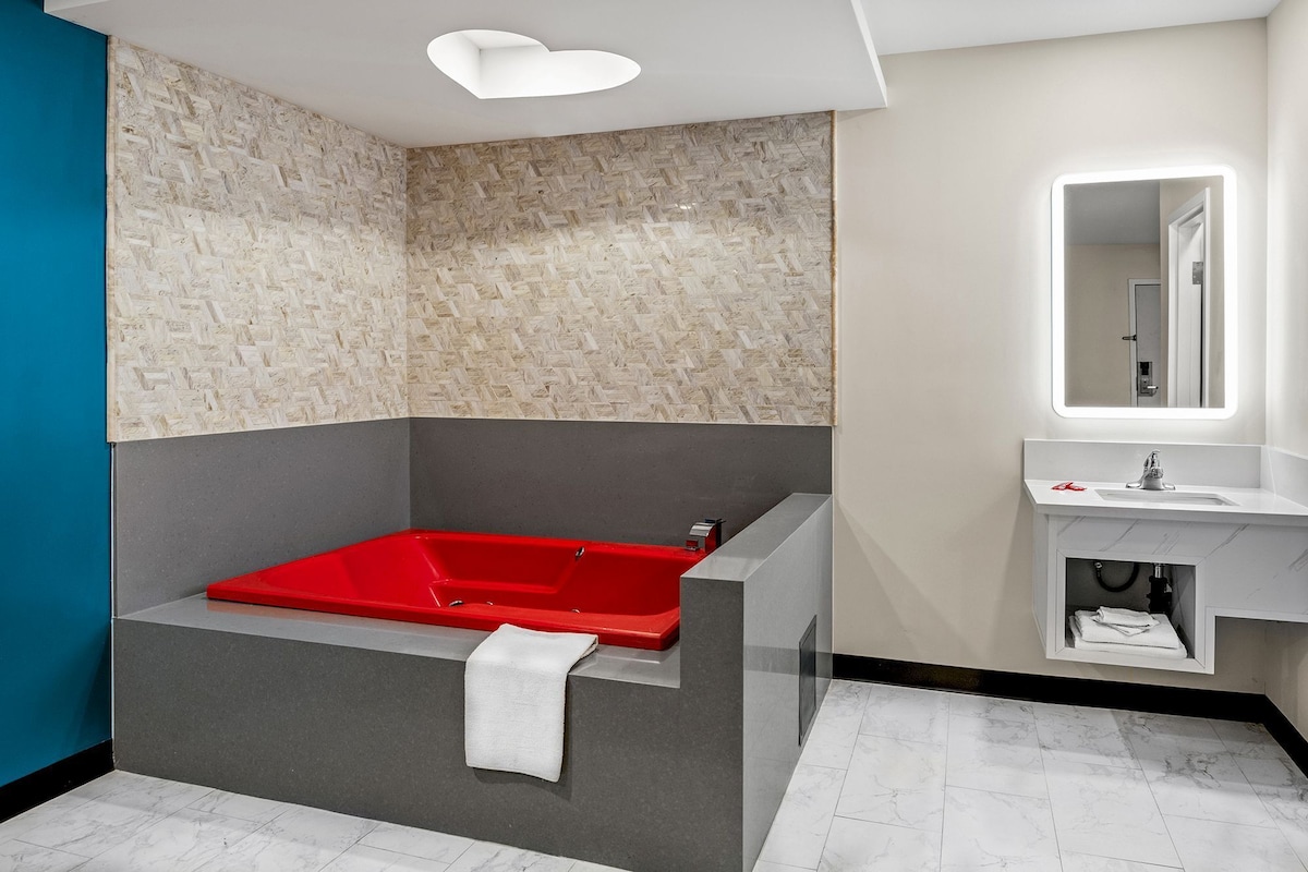 La Mirage Inn – Long Beach jetted tub