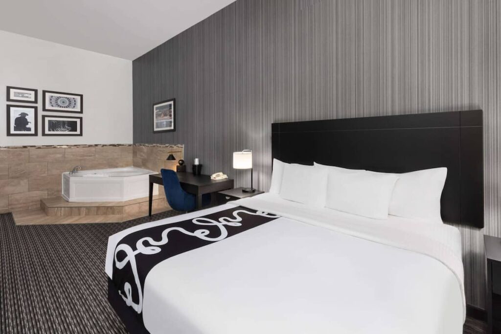 La Quinta Inn & Suites by Wyndham Austin – Cedar Park - Image 4