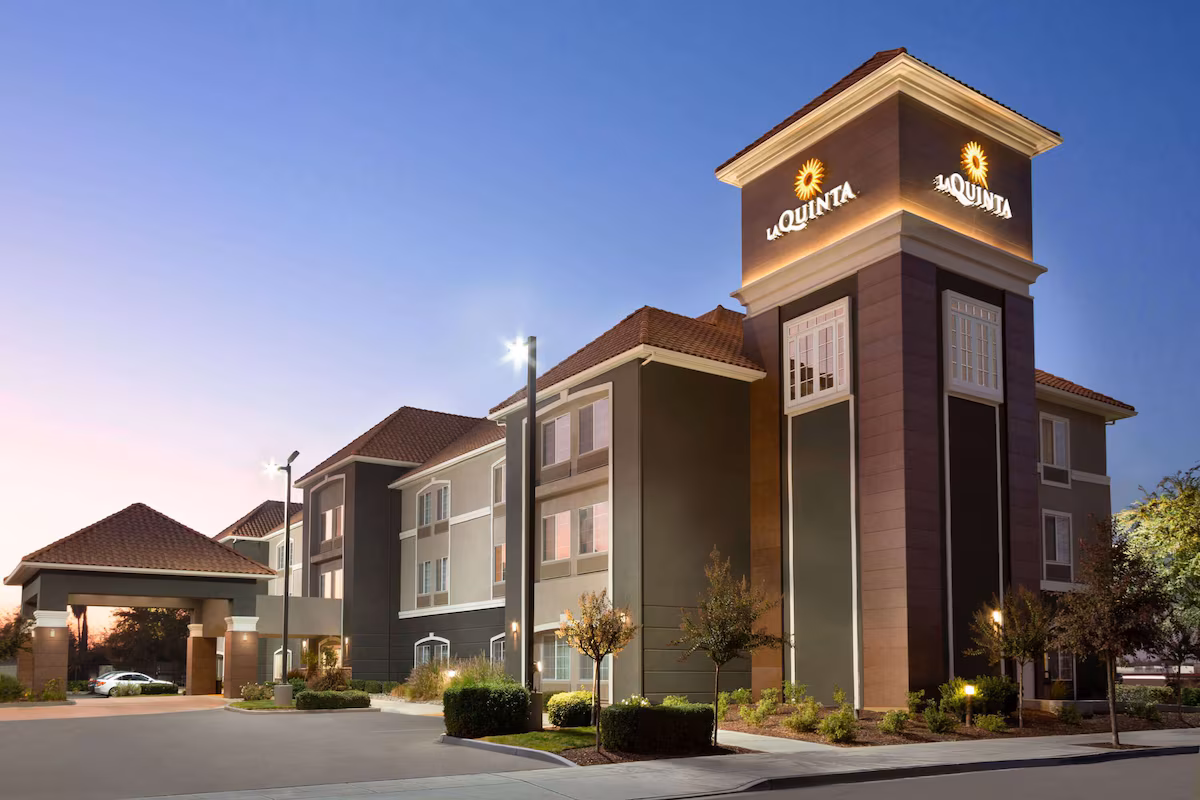 La Quinta Inn & Suites by Wyndham Fresno Northwest - Image 2