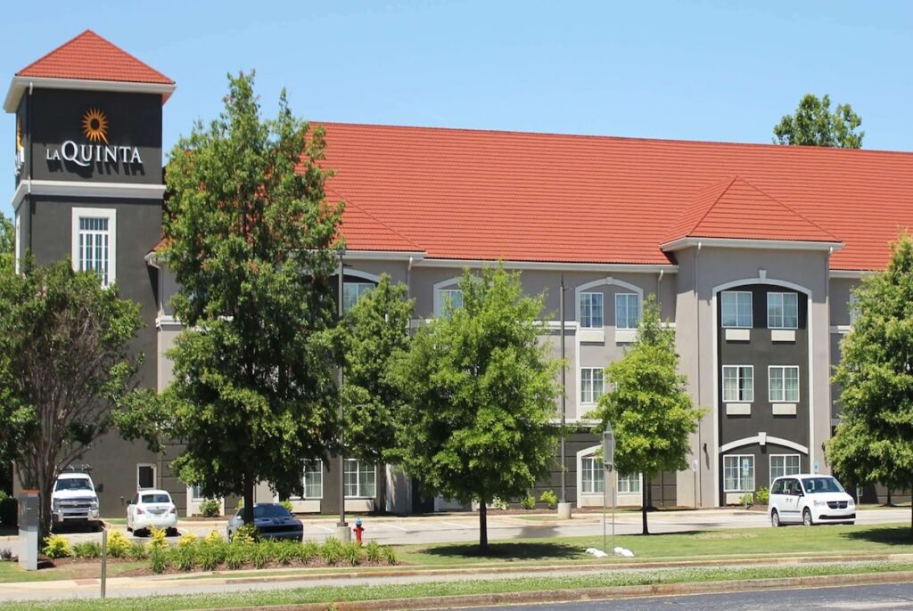 La Quinta Inn & Suites by Wyndham Huntsville Airport Madison - Image 4