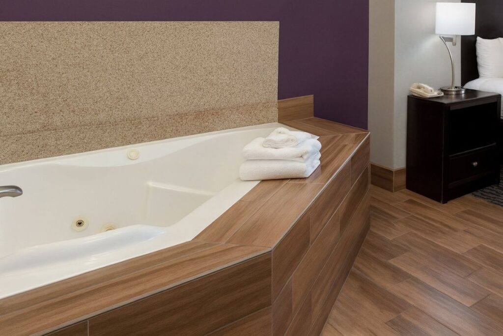 La Quinta Inn & Suites by Wyndham Huntsville Airport Madison - Image 1