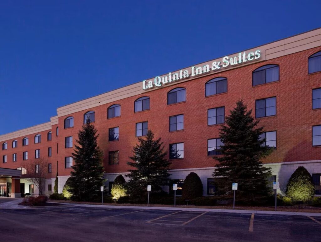 La Quinta Inn & Suites by Wyndham Madison American Center - Image 2