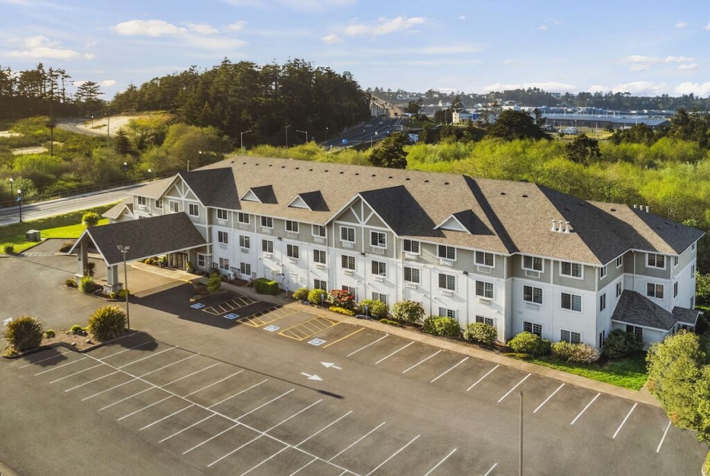 La Quinta Inn & Suites by Wyndham Newport - Image 4