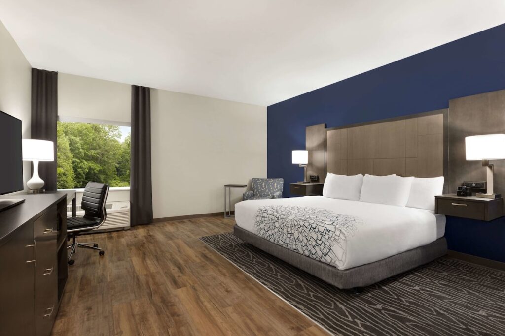 La Quinta Inn & Suites by Wyndham Rock Hill - Image 3