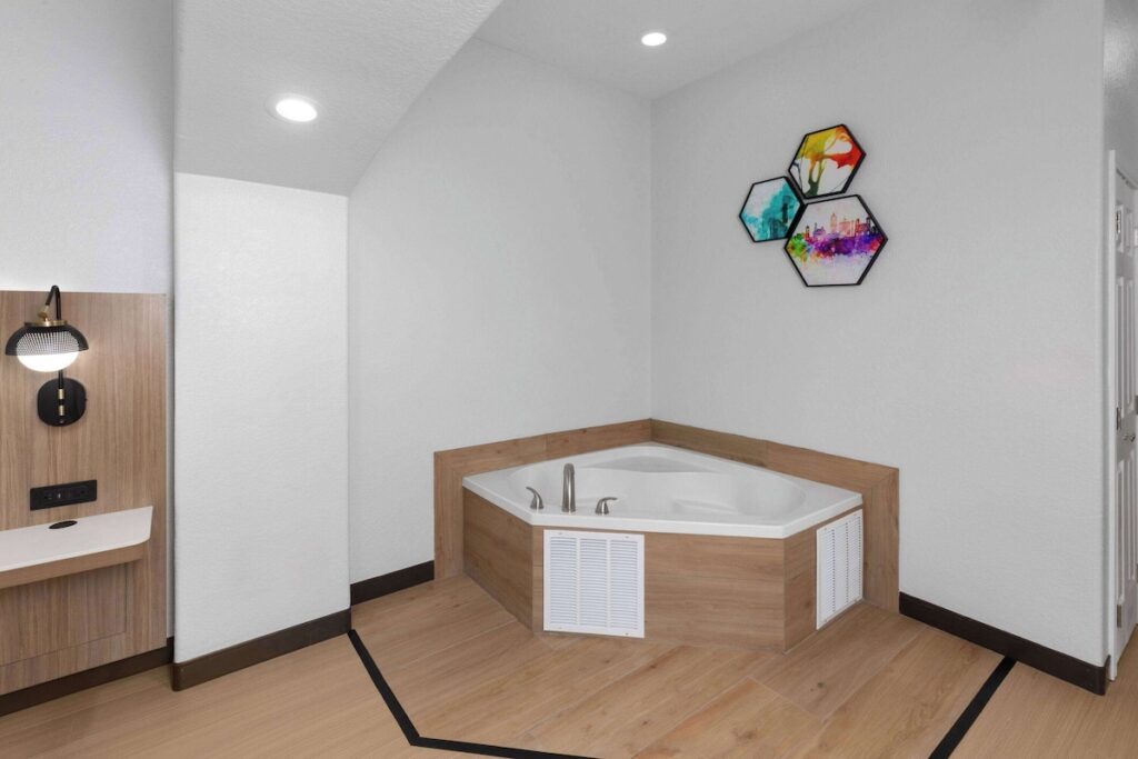 La Quinta Inn & Suites by Wyndham San Antonio Northwest - Image 2