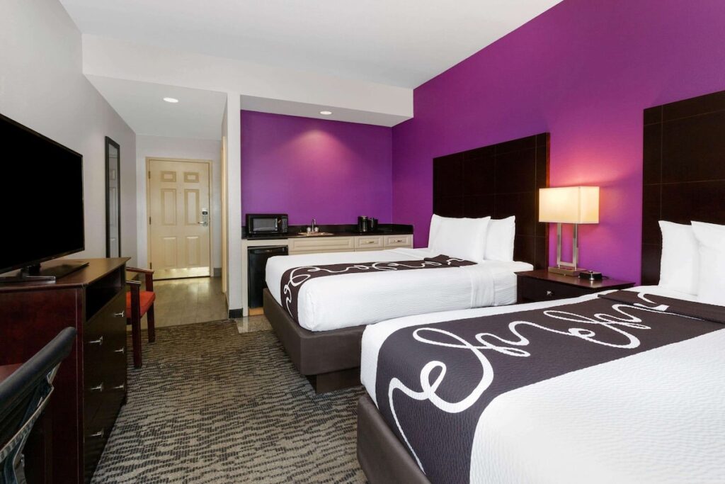 La Quinta Inn & Suites by Wyndham Tampa Bay Area-Tampa South - Image 3