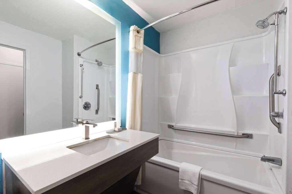 La Quinta Inn by Wyndham Decatur - Image 1