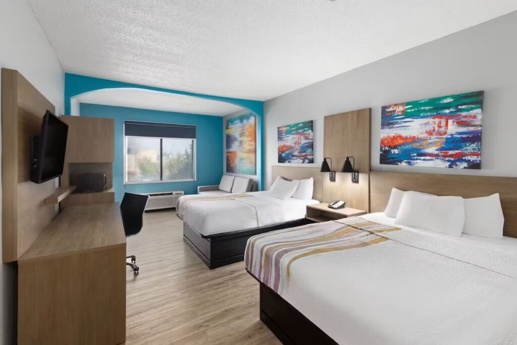 La Quinta Inn by Wyndham Decatur - Image 3