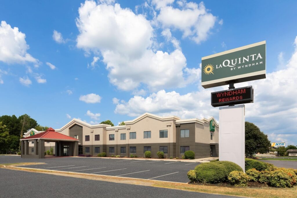 La Quinta Inn by Wyndham Decatur - Image 4