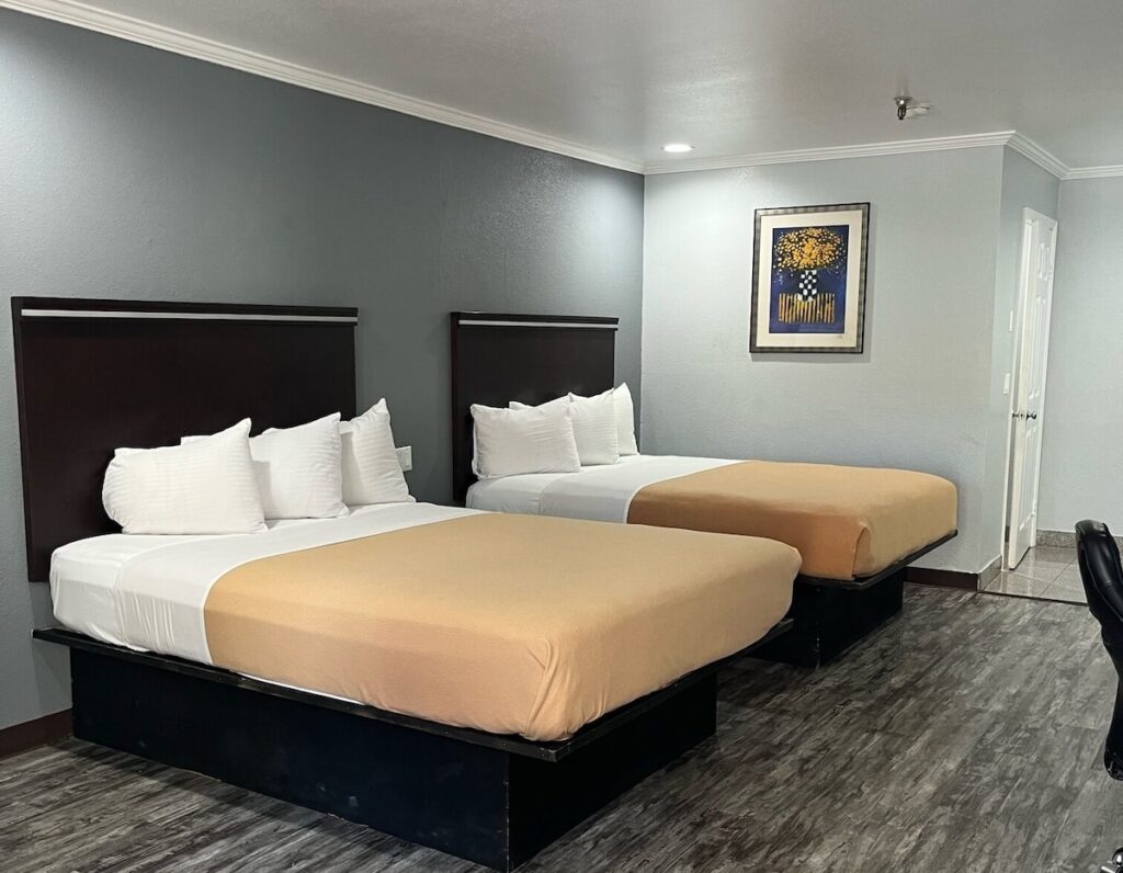 Laguna Inn & Suites - Image 2