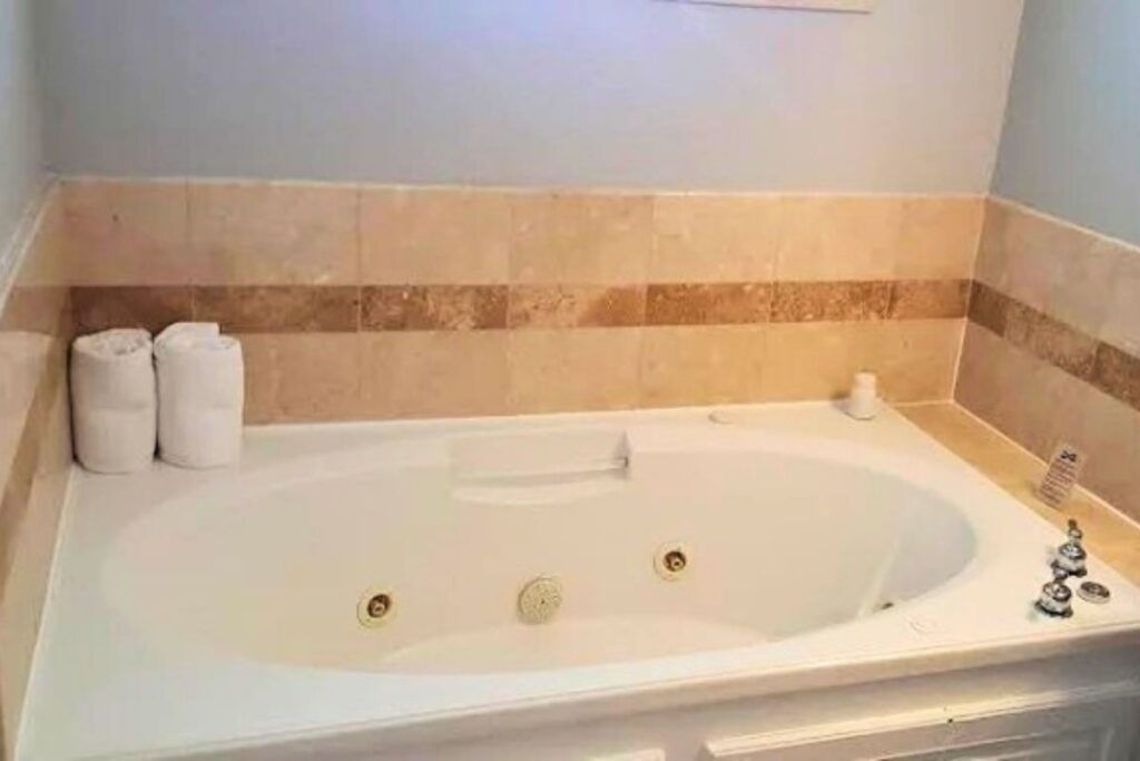 Lake Ridge Hotel - Image 2