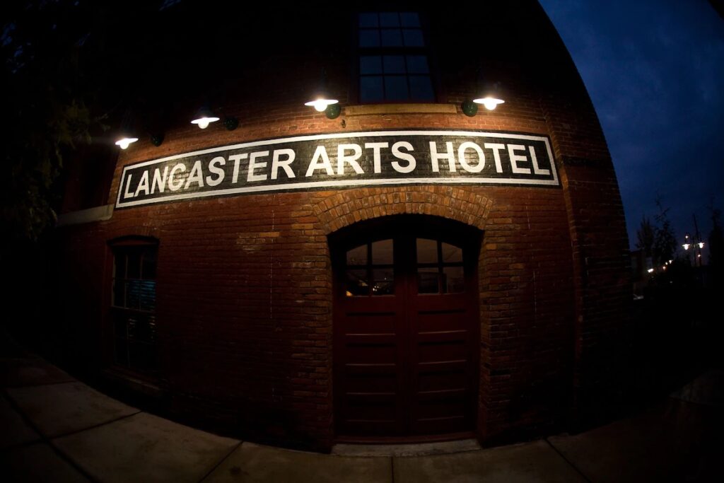Lancaster Arts Hotel - Image 2