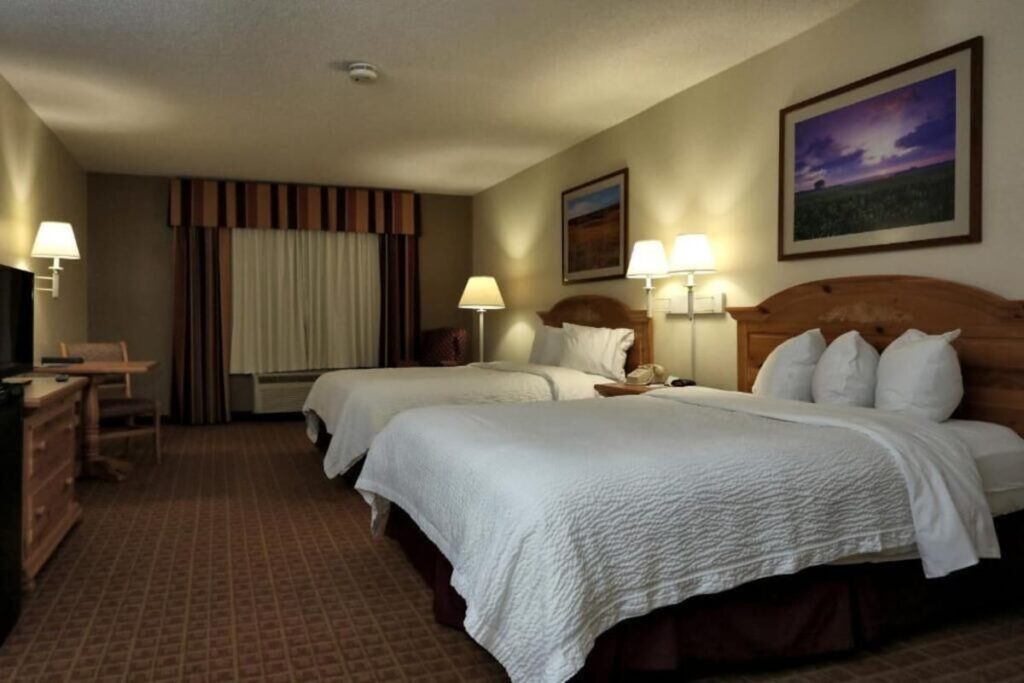 Lancaster Inn and Suites - Image 5