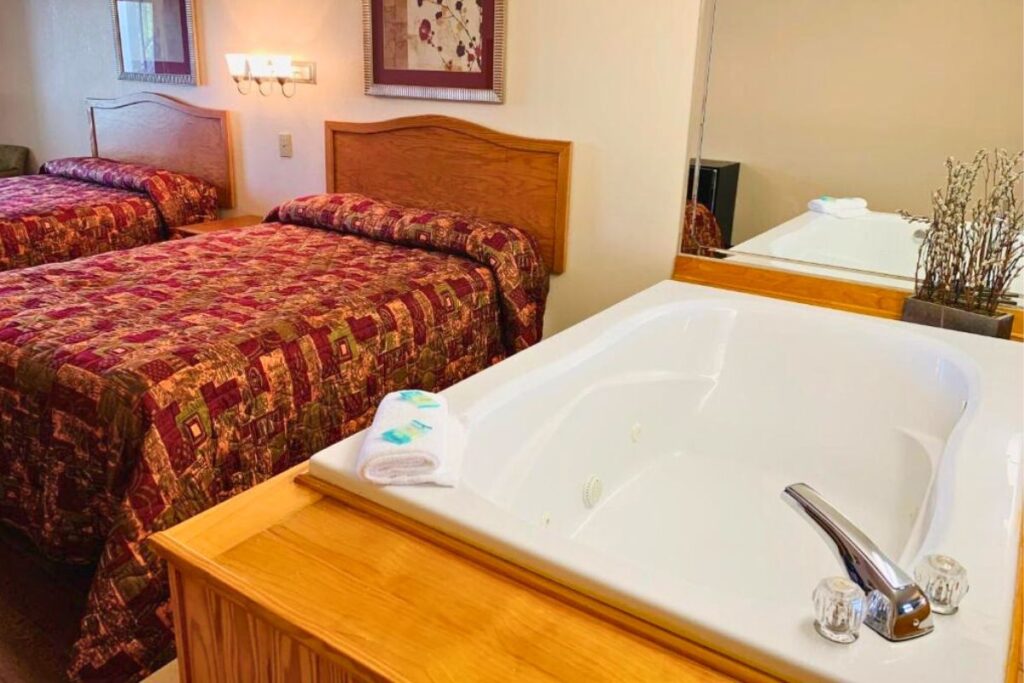 Landmark Inn - Image 2