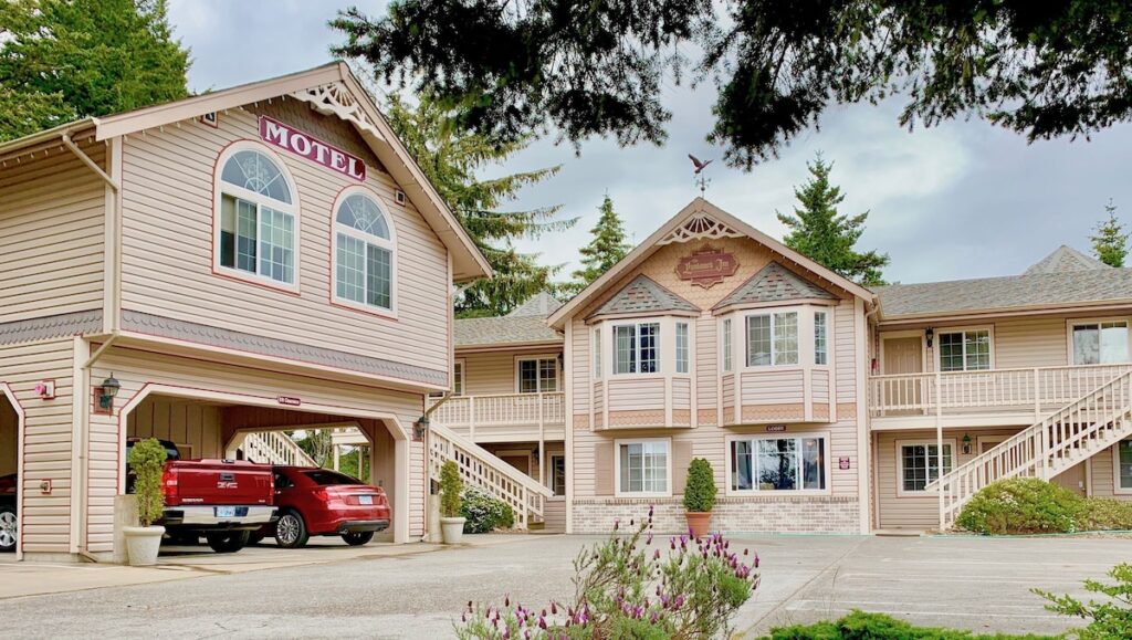 Landmark Inn - Image 4