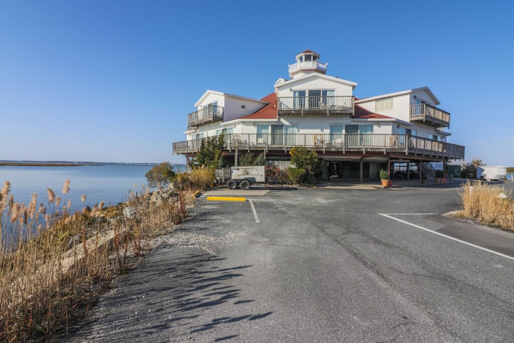 Lighthouse Club Hotel - Image 2