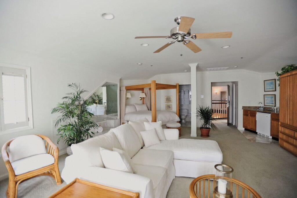 Lighthouse Club Hotel - Image 4