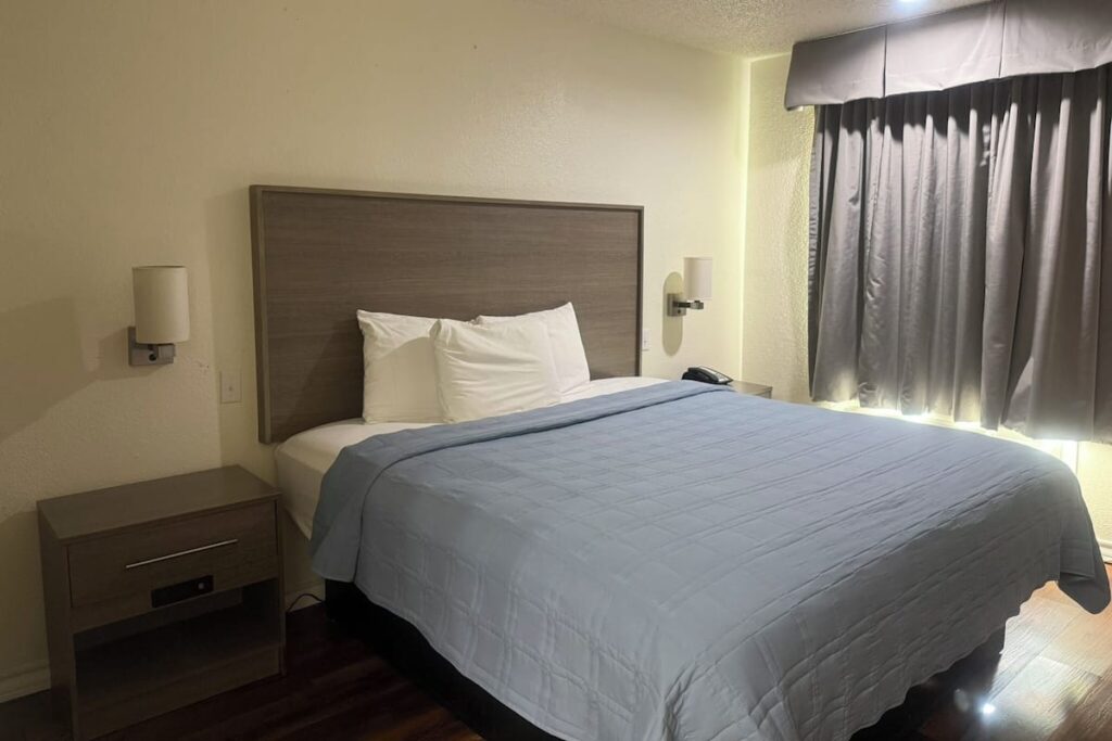 Lockhart Inn - Image 4