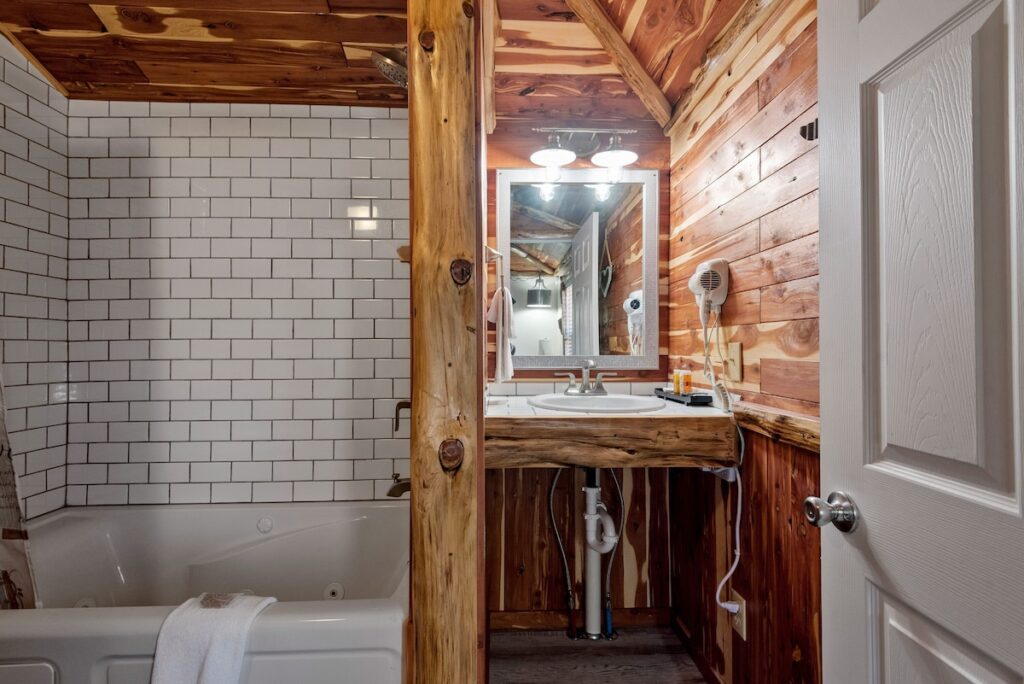 Log Cabin Inn - Image 2