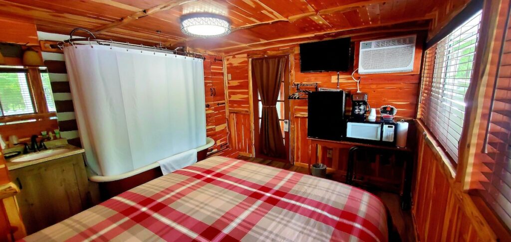 Log Cabin Inn - Image 3