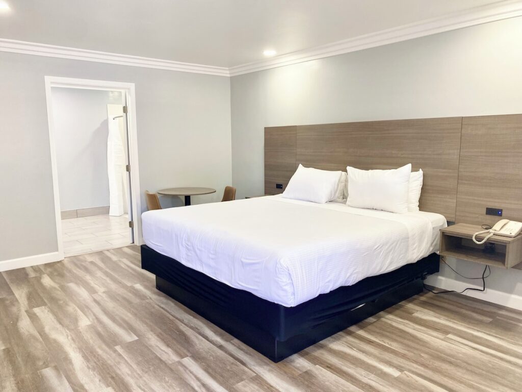 Lone Oak Lodge - Image 4