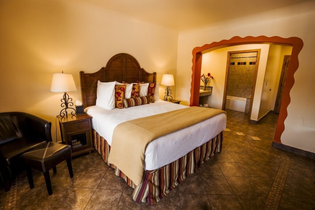 Los Arboles Hotel - Image 1