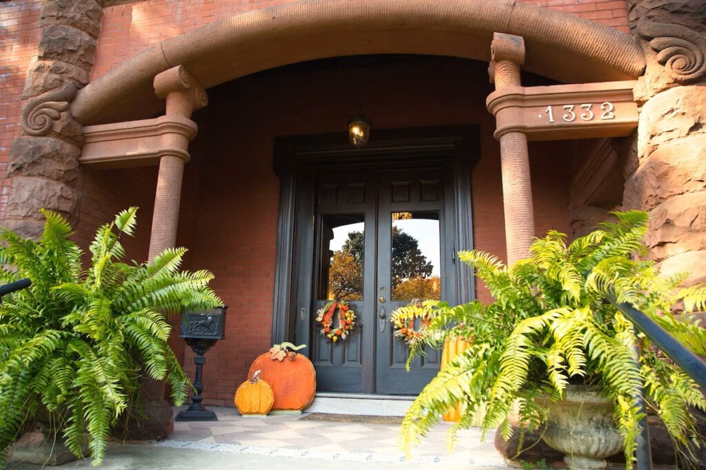 Louisville Bourbon Inn - Image 2