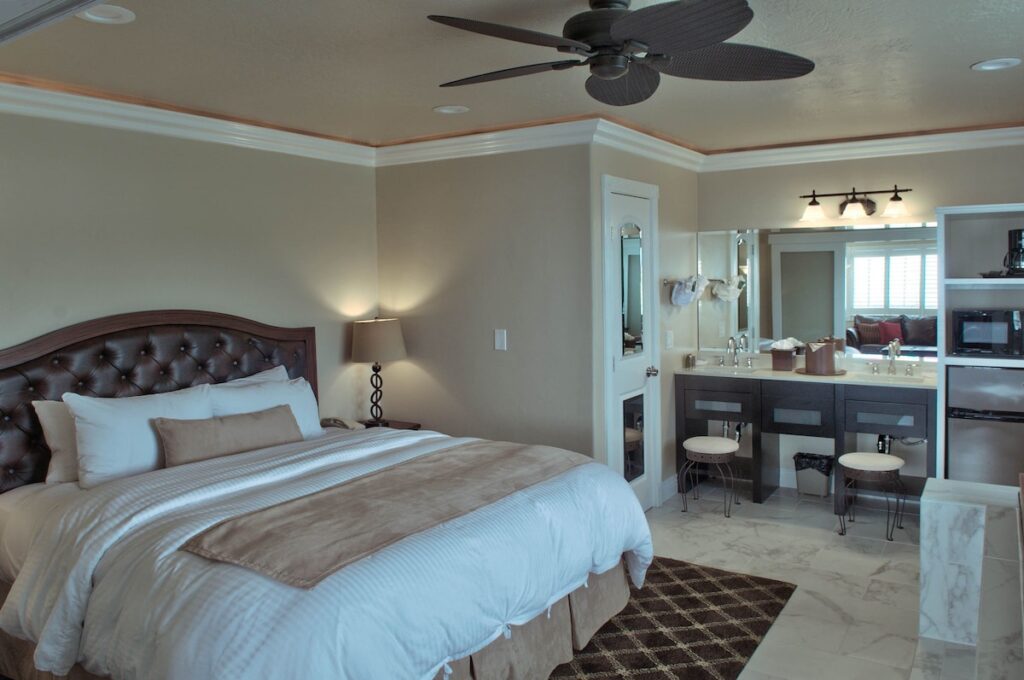 Lovers Point Inn - Image 3