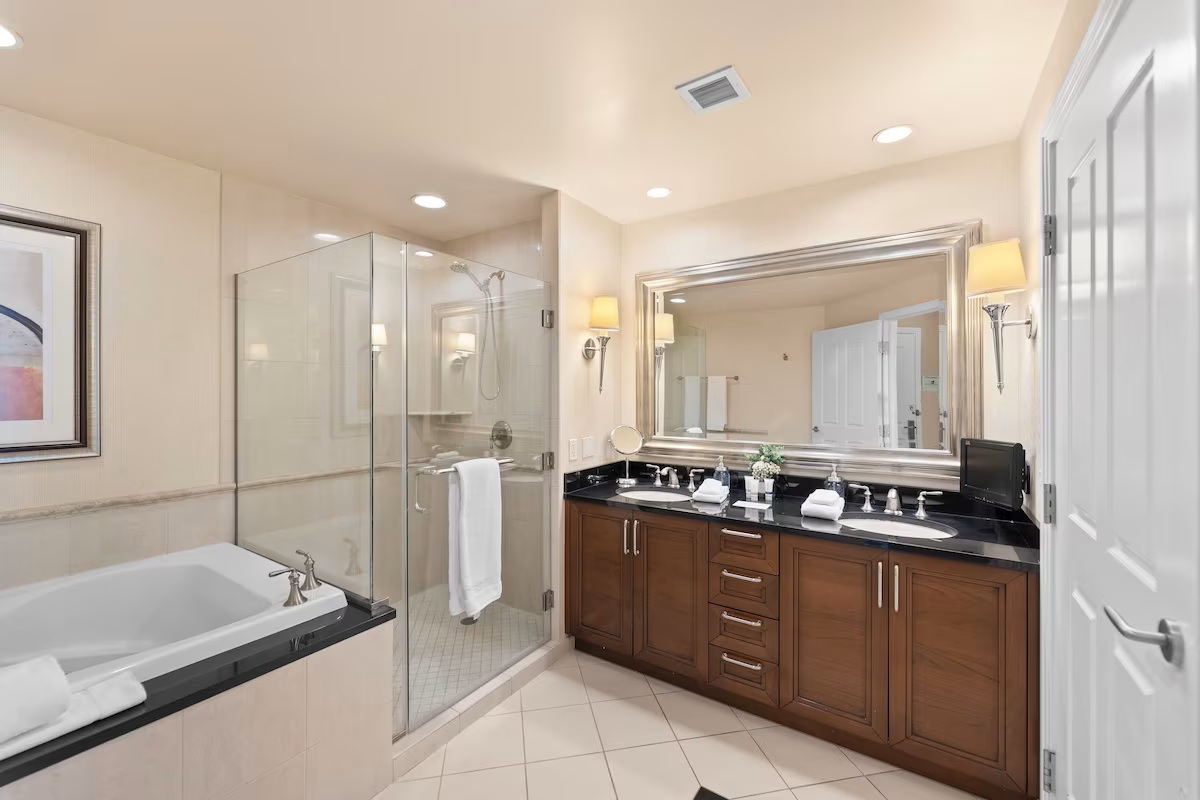 Lucky Gem Penthouse Suites at Signature deepsoaking tub