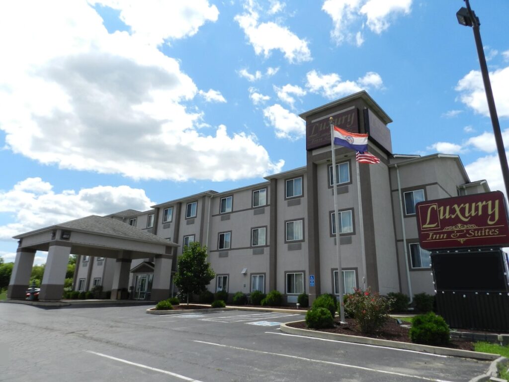 Luxury Inn & Suites - Image 3