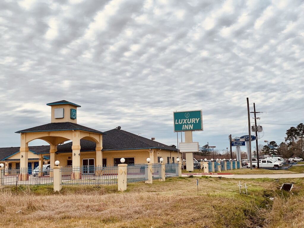 Luxury Inn & Suites Liberty - Image 5