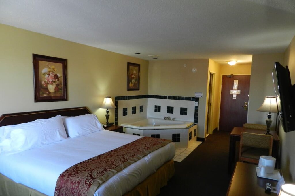 Luxury Inn & Suites - Image 5