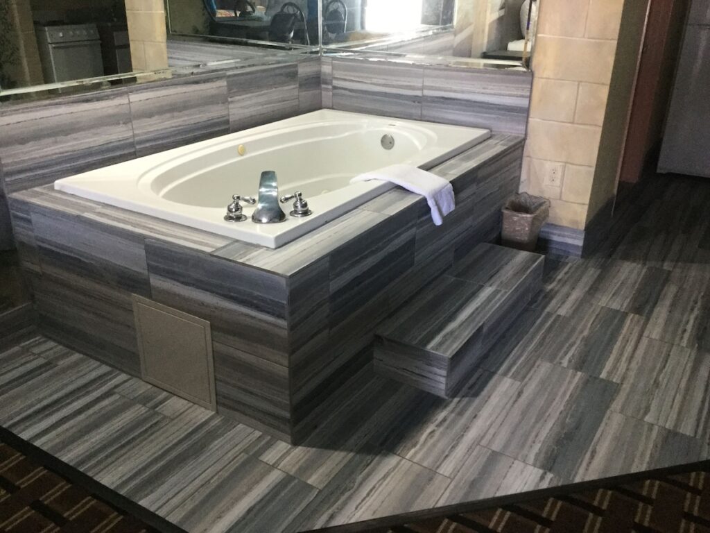 Luxury Inn and Suites Seaworld Lackland - Image 1