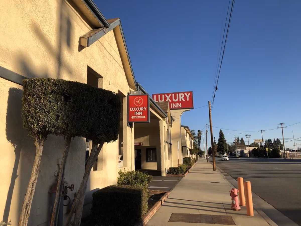 Luxury Inn - Image 2