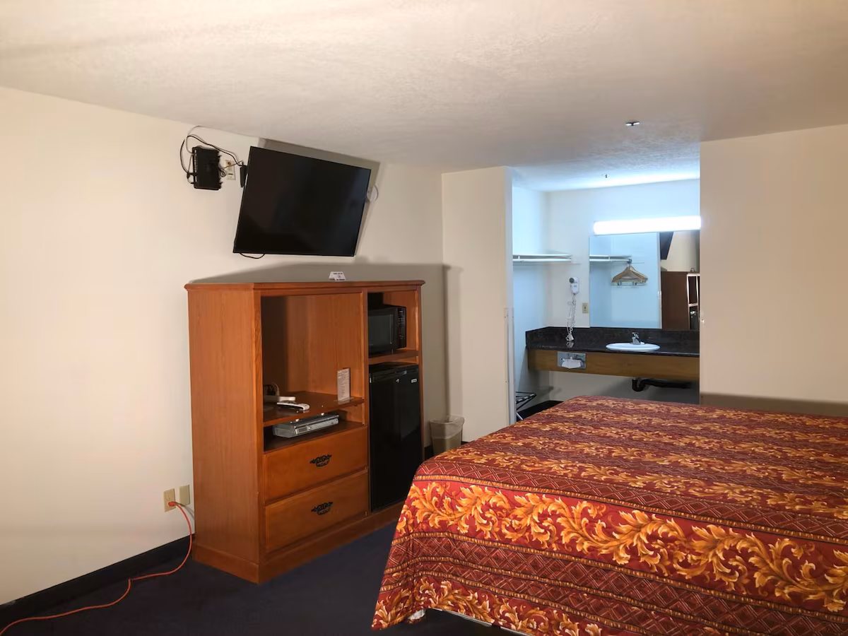 Luxury Inn - Image 4