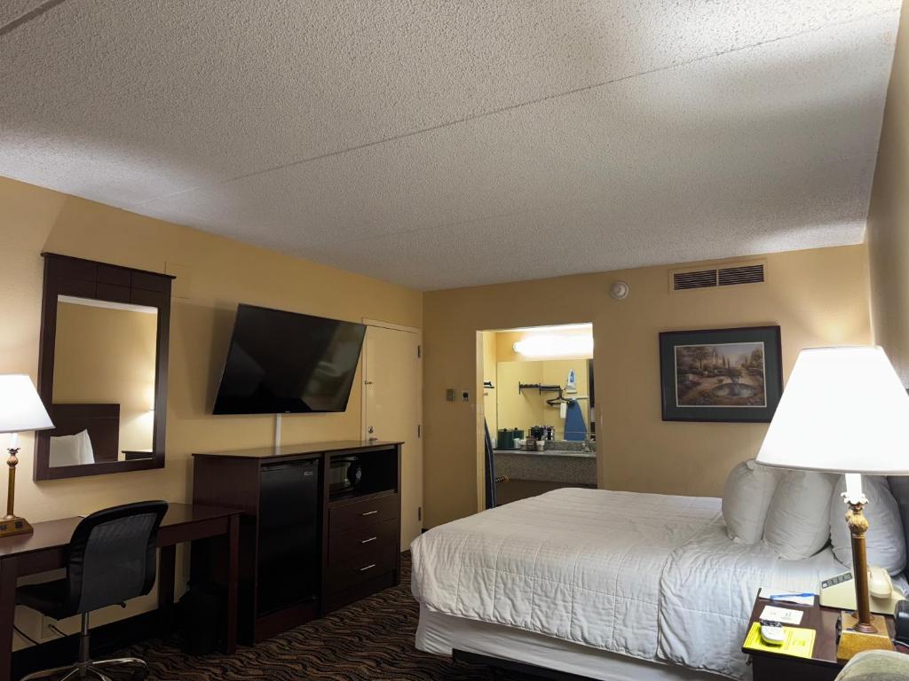 MCM Grande Hotel FunDome Odessa - Image 1