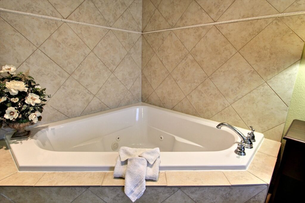 Magnolia Inn & Suites - Image 1