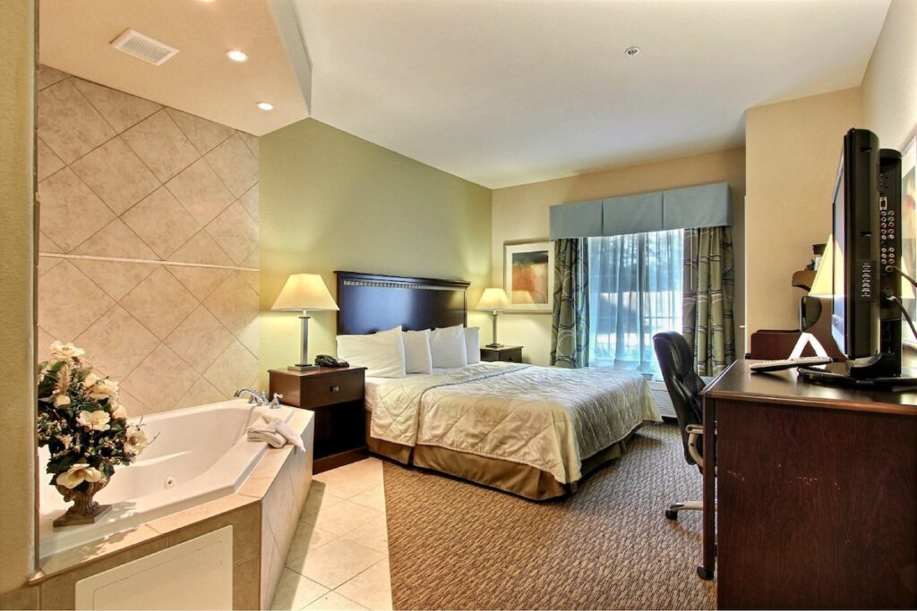 Magnolia Inn & Suites - Image 4