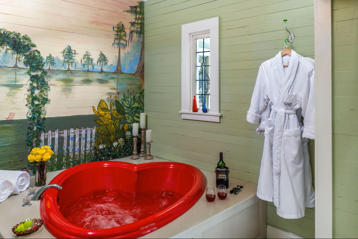 Maison DMemoire Bed Breakfast Cottages jetted tub