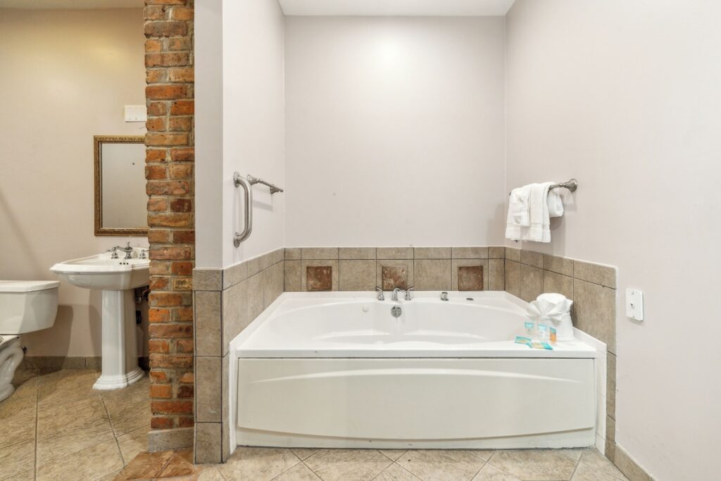 Maison St Charles - Image 1