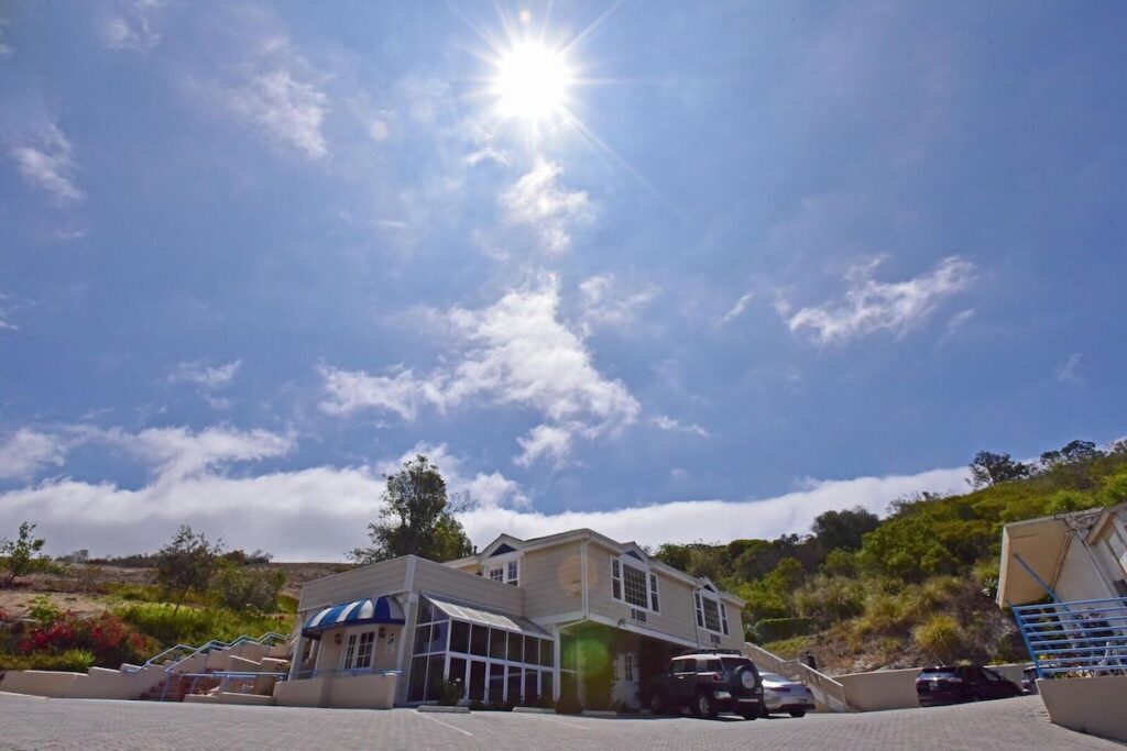 Malibu Country Inn - Image 5