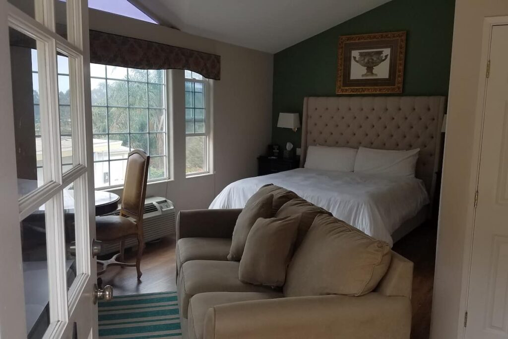 Malibu Country Inn - Image 3