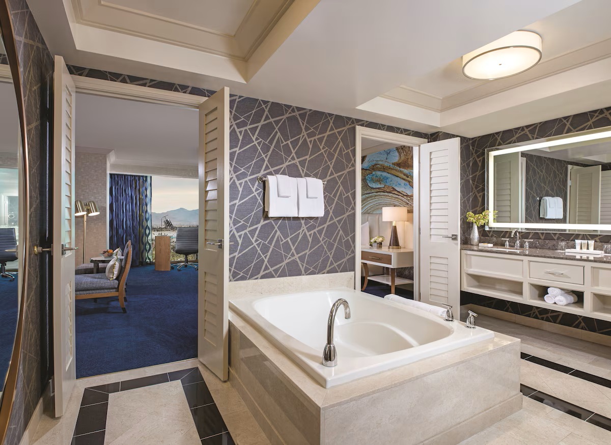 Mandalay Bay Resort And Casino deepsoaking tub