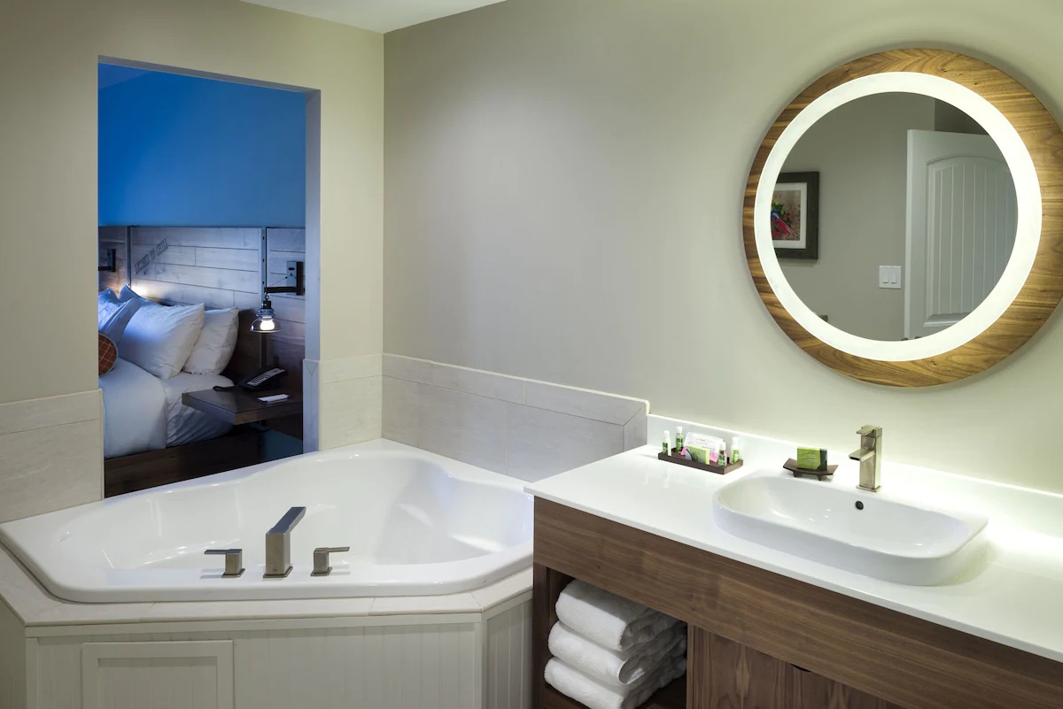 Margaritaville Island Hotel jetted tub