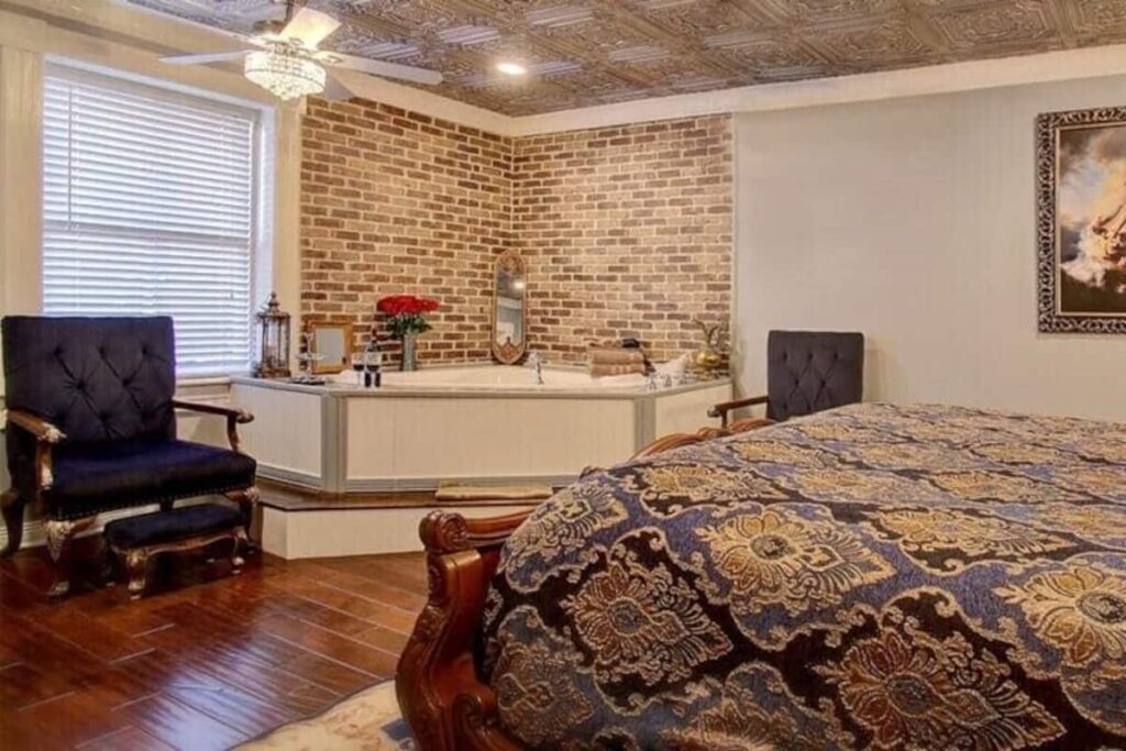 McMillan Inn Bed and Breakfast - Image 3