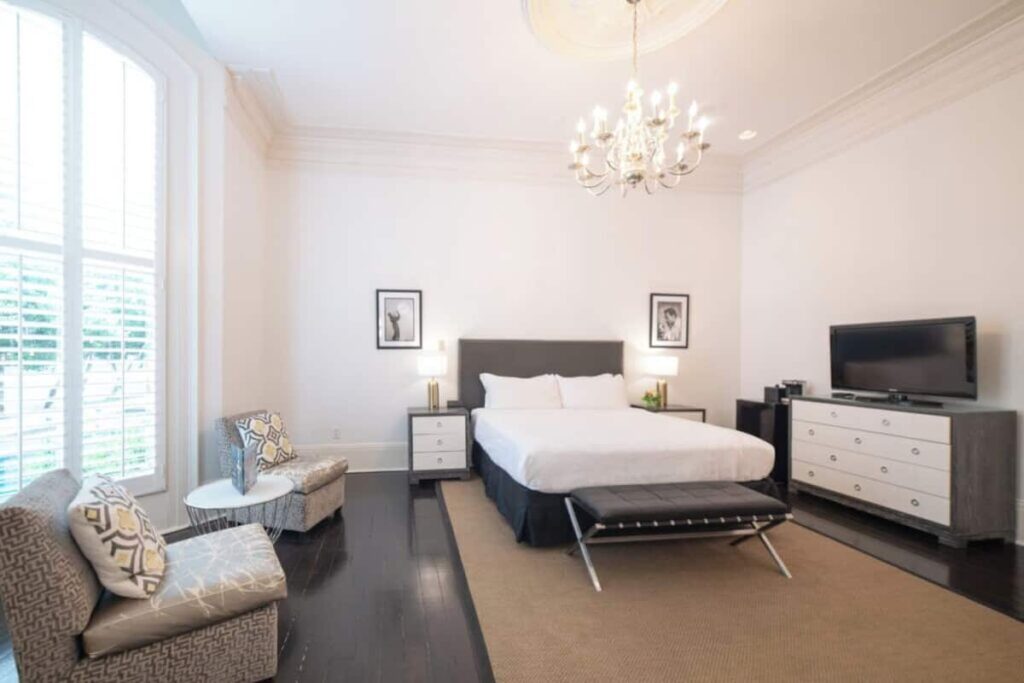 Melrose Mansion - Image 3