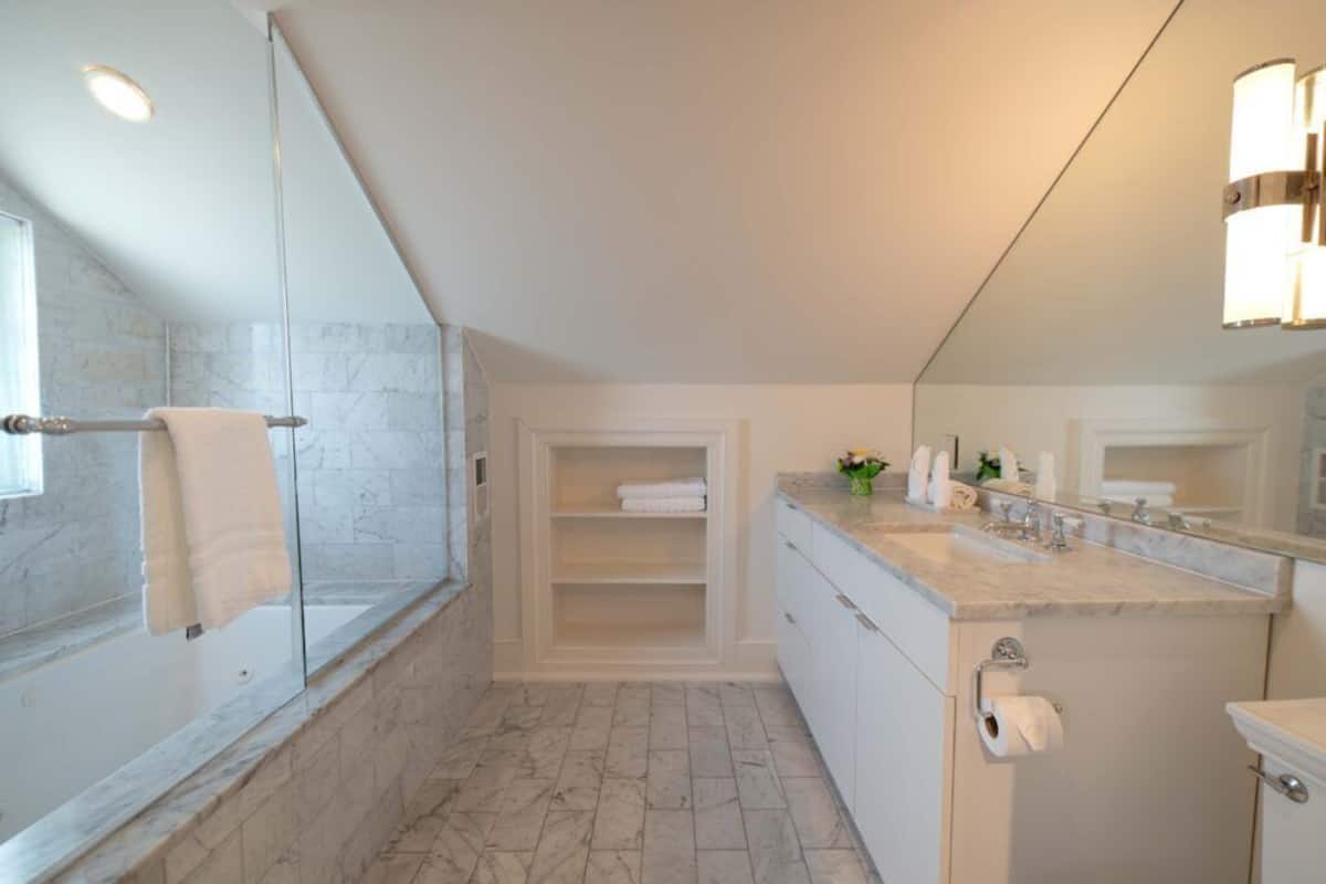 Melrose Mansion tub