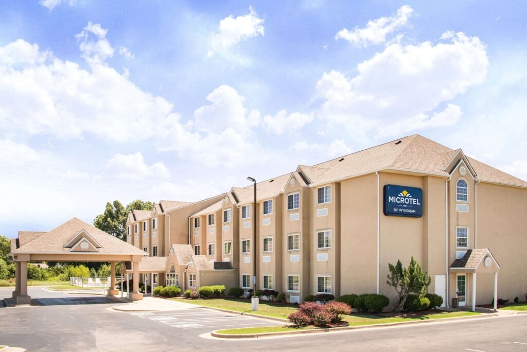 Microtel Inn & Suites by Wyndham Claremore - Image 5