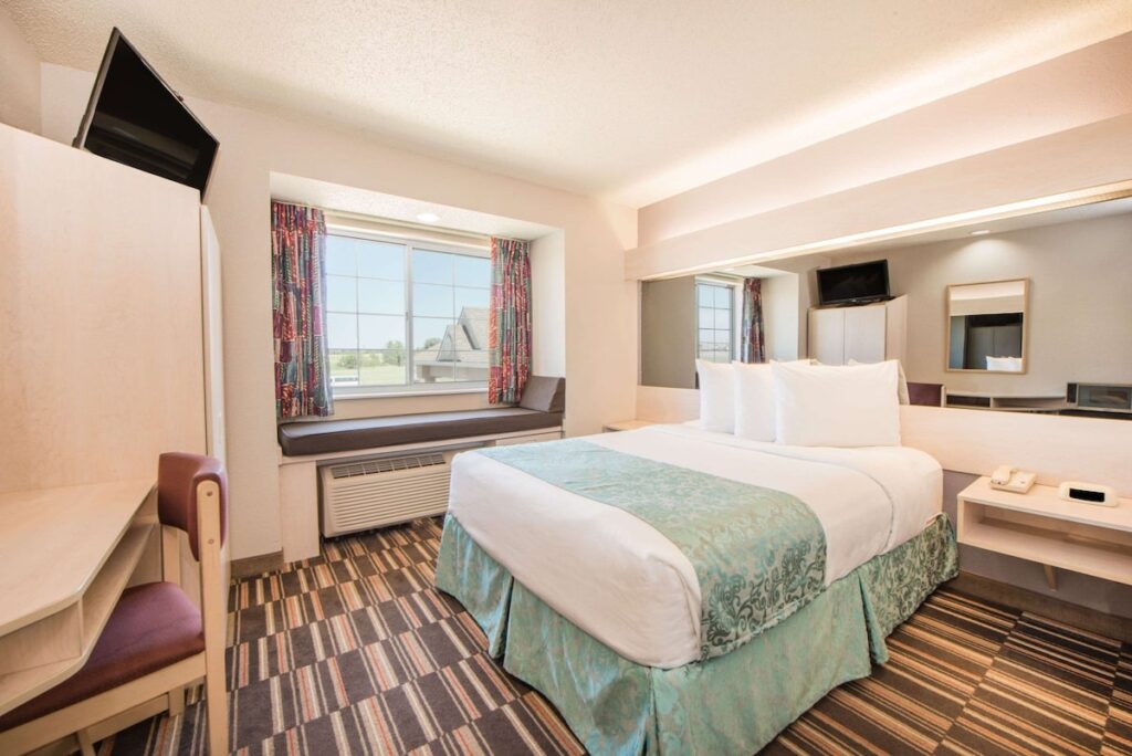 Microtel Inn & Suites by Wyndham Claremore - Image 3